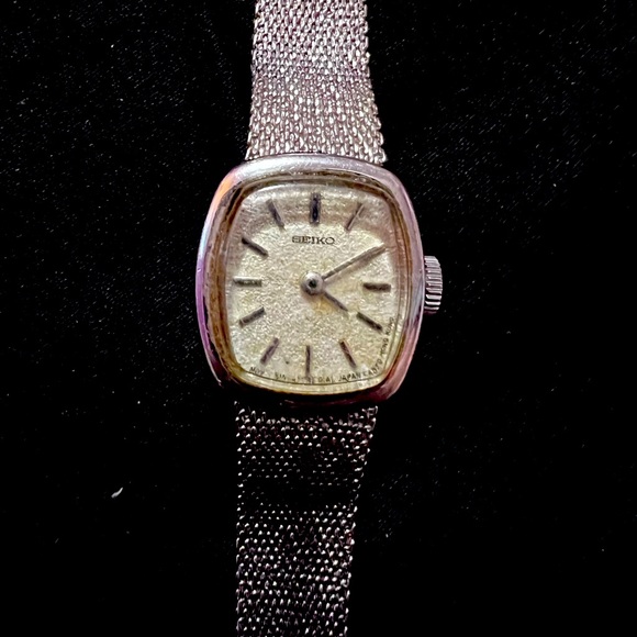 Vintage Seiko Wind Up Ladies Watch 11-5189 - Picture 1 of 3